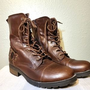 Comfy Woman's Brown Boots Size 8